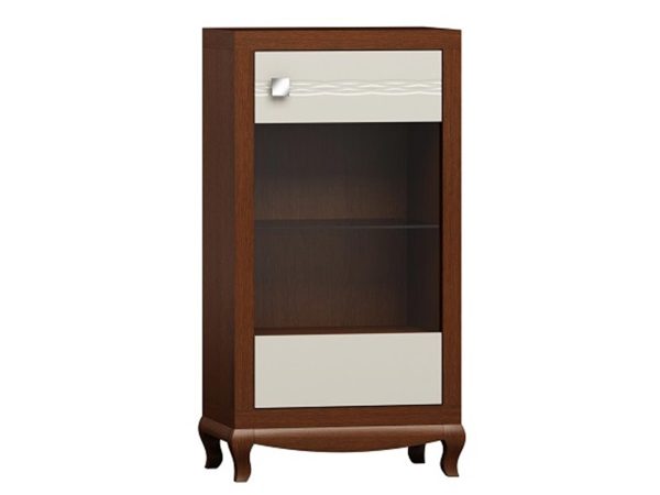 Komoda z dřevěnými čely, vyřezávanými nohami a klasycznymi úchyty ve stylu retro do obývacího pokoje