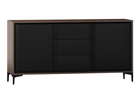 Szafka RTV z ciemnymi frontami, smukłymi metalowymi nogami i minimalistycznym designem do salonu