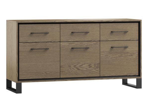 Nízká komoda s černými kovovými nožkami moderní styl