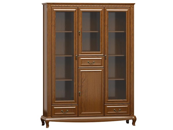 Vitrína s prosklenými dveřmi, dřevěnými čely a vyřezávanými nohami ve stylu retro do eleganckiego obývacího pokoje
