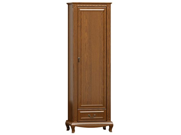 Vysoká skříň z dřevěnými čely, vyřezávanými detalami a eleganckimi úchyty ve stylu vintage