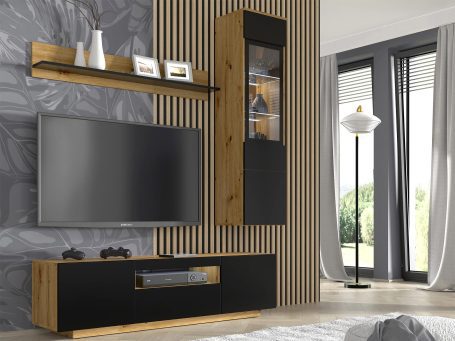 Zestaw mebli RTV z drewnianymi półkami i czarnymi frontami w nowoczesnym stylu do salonu