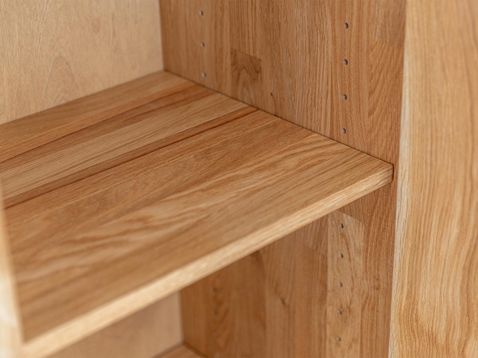 Półka z litego dębu z naturalnym usłojeniem