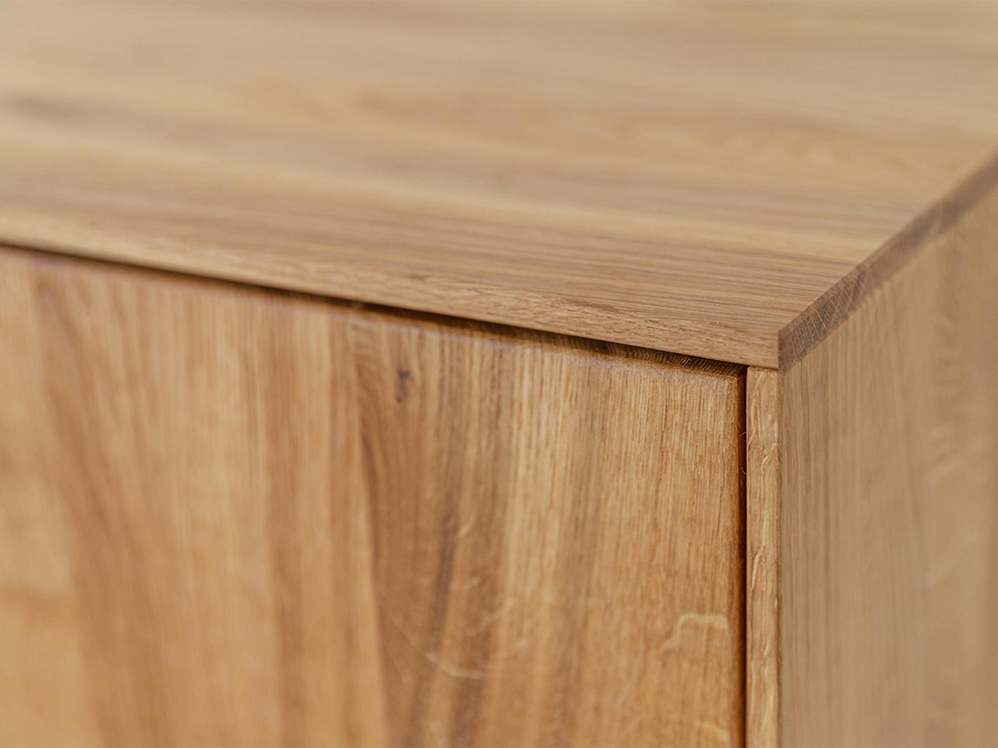 Detal krawędzi niskiej witryny