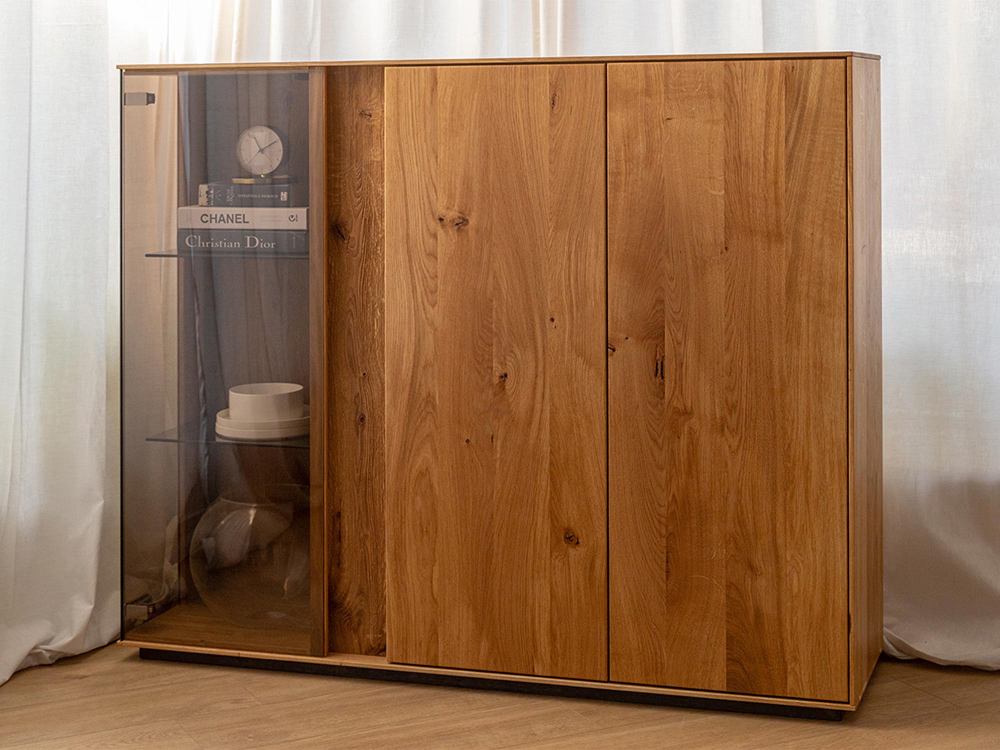 Witryna dębowa niska z przeszkleniem