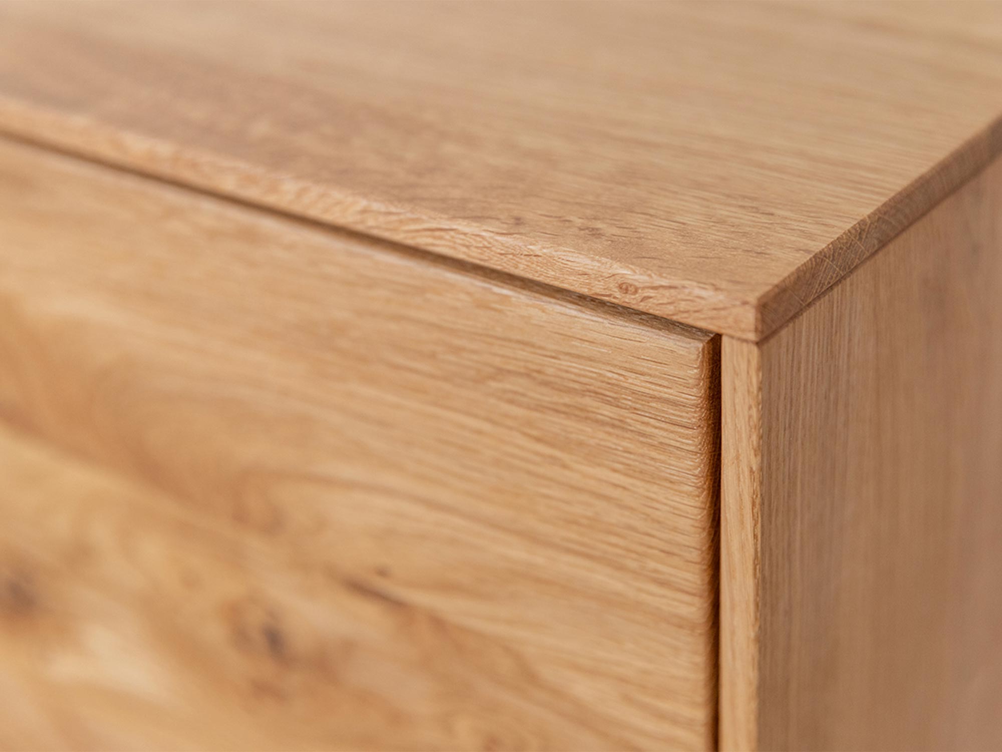 Zbliżenie na słoje drewna dębowego