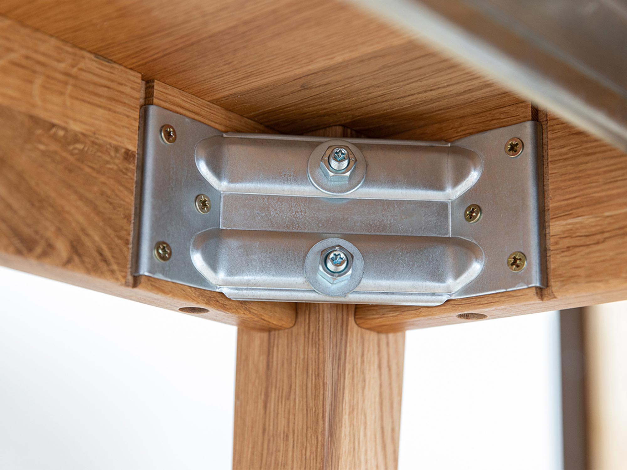 Solidne metalowe mocowanie nóg stołu dębowego, wytrzymała konstrukcja