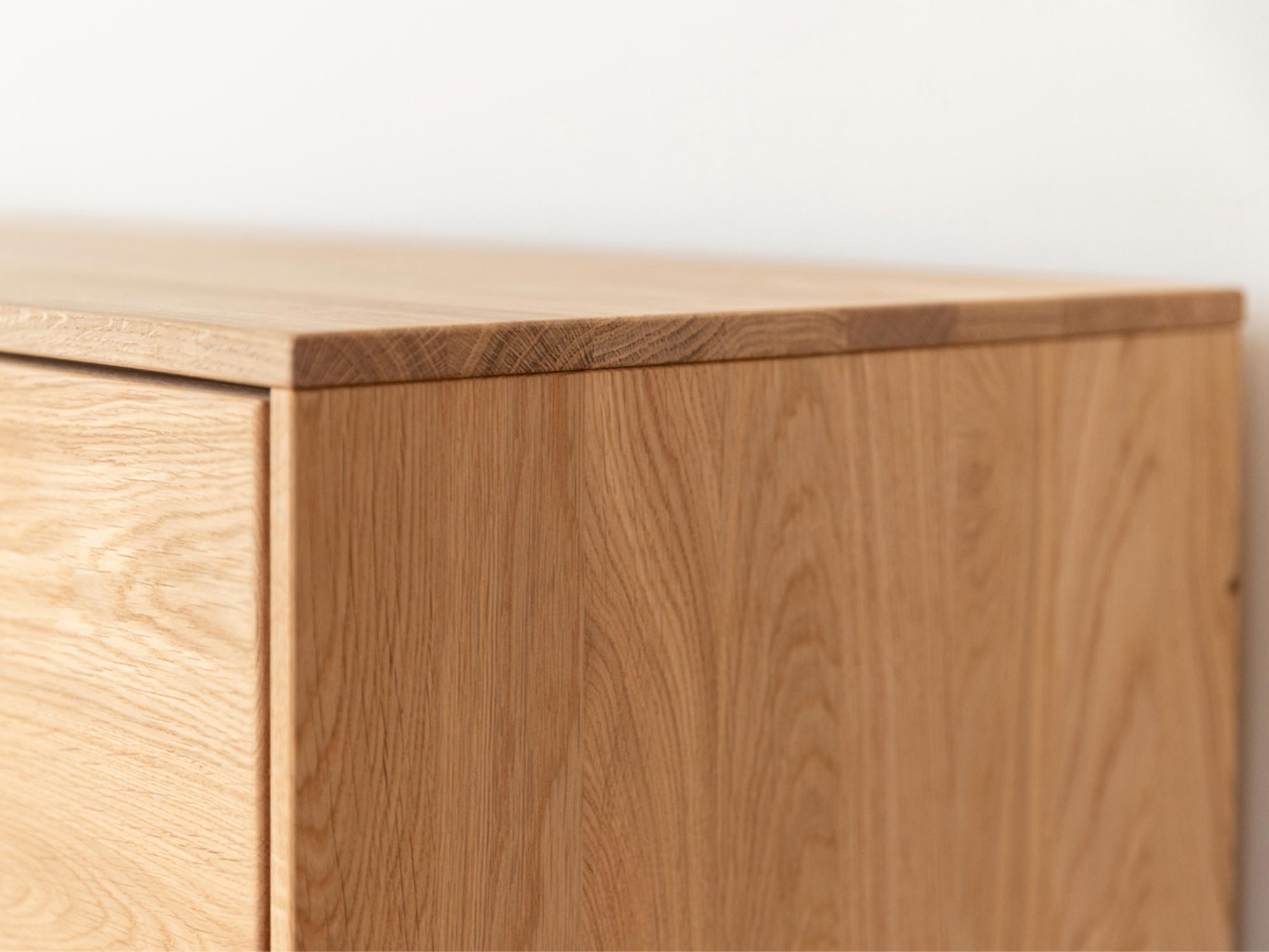 Nowoczesna komoda dębowa z minimalistycznym designem