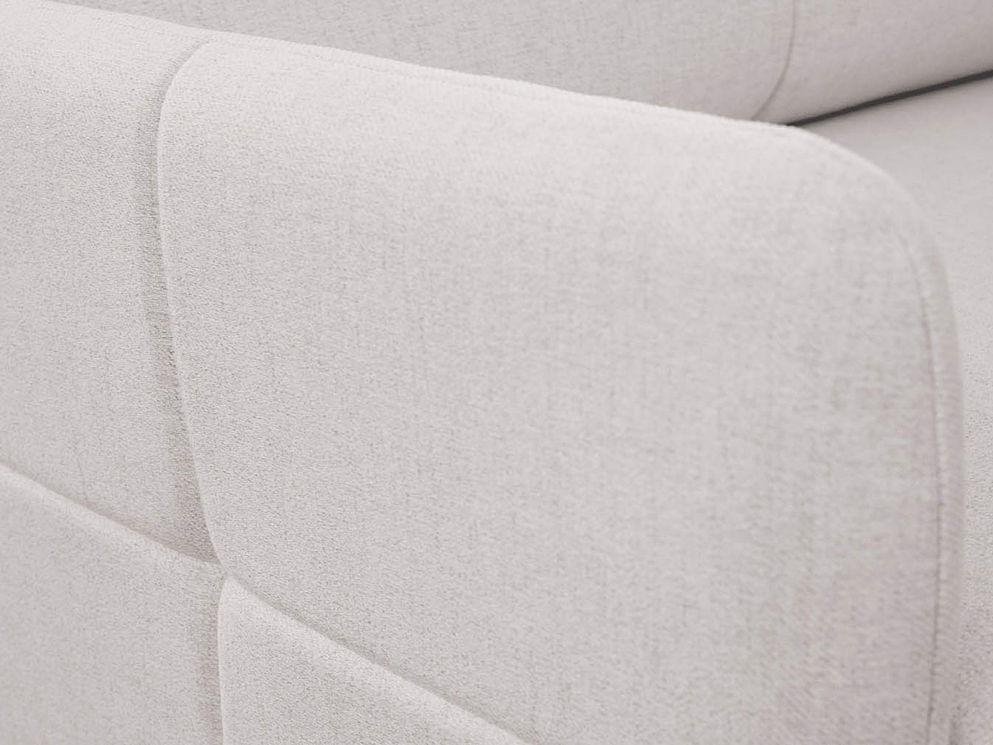 Detal jasnobeżowej sofy z prostymi liniami Detal jasnobeżowej sofy z prostymi liniami