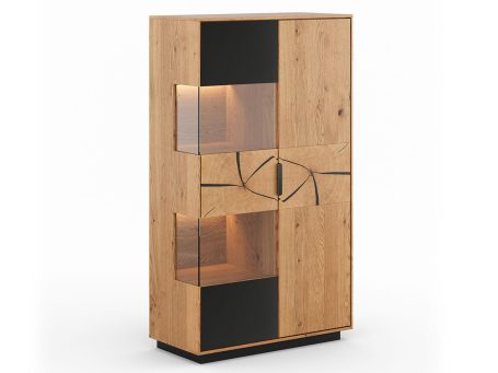 Witryna dębowa z podświetleniem LED i industrialnym designem