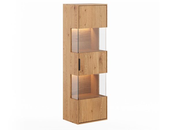 Dřevěná vitrína s LED podsvícením a detalami ze skla