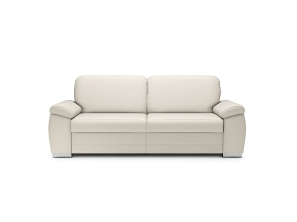 Sofa tapicerowana jasną tkaniną z prostą bryłą i dwoma siedziskami