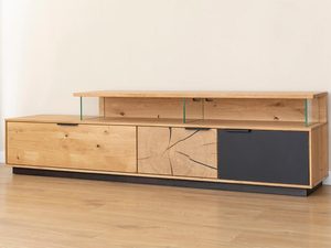 Miniatura 10 - Moderní TV skříňka z masivního dubu a černými akcenty