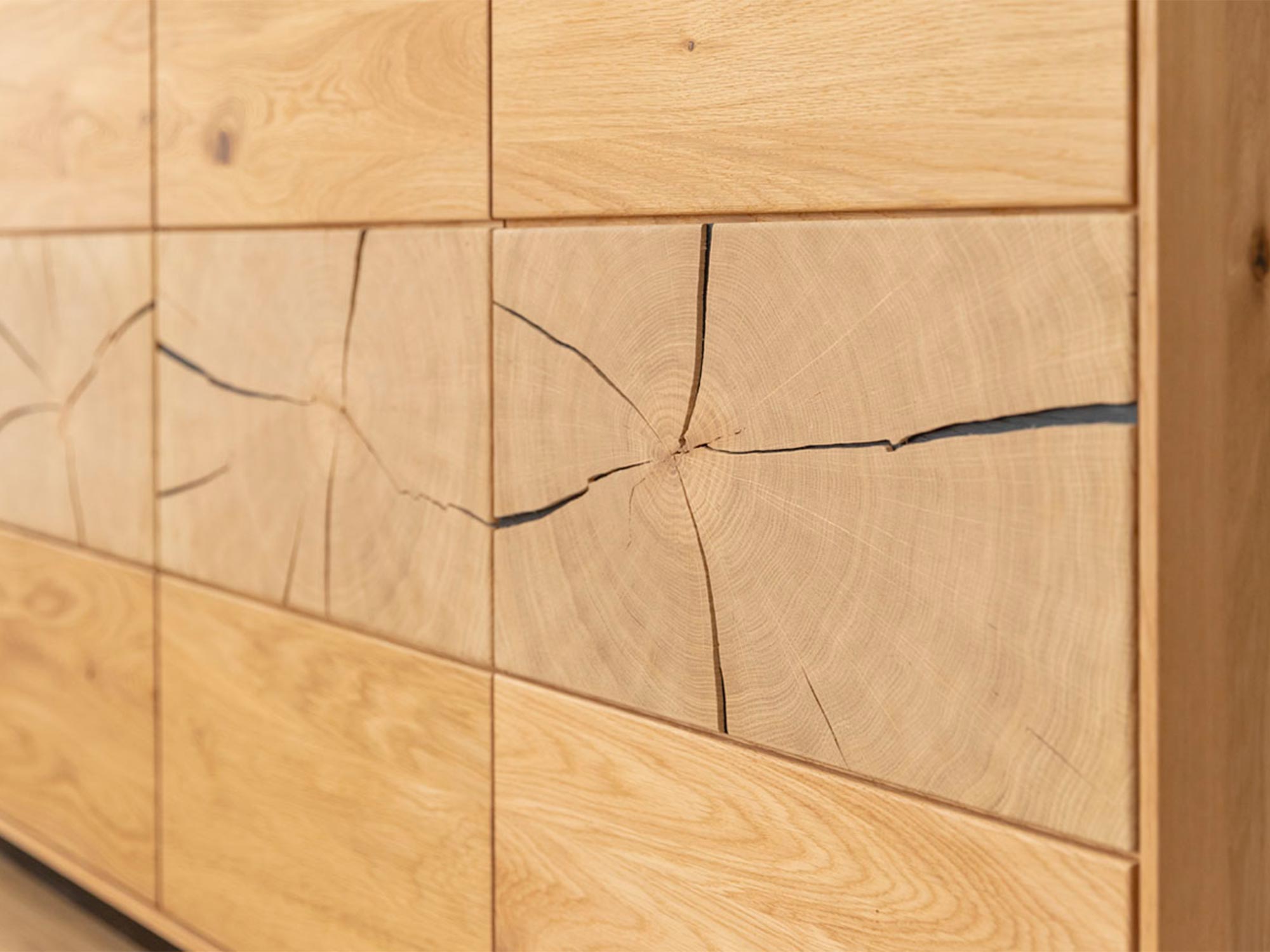 Nowoczesna komoda z naturalnego drewna dębowego