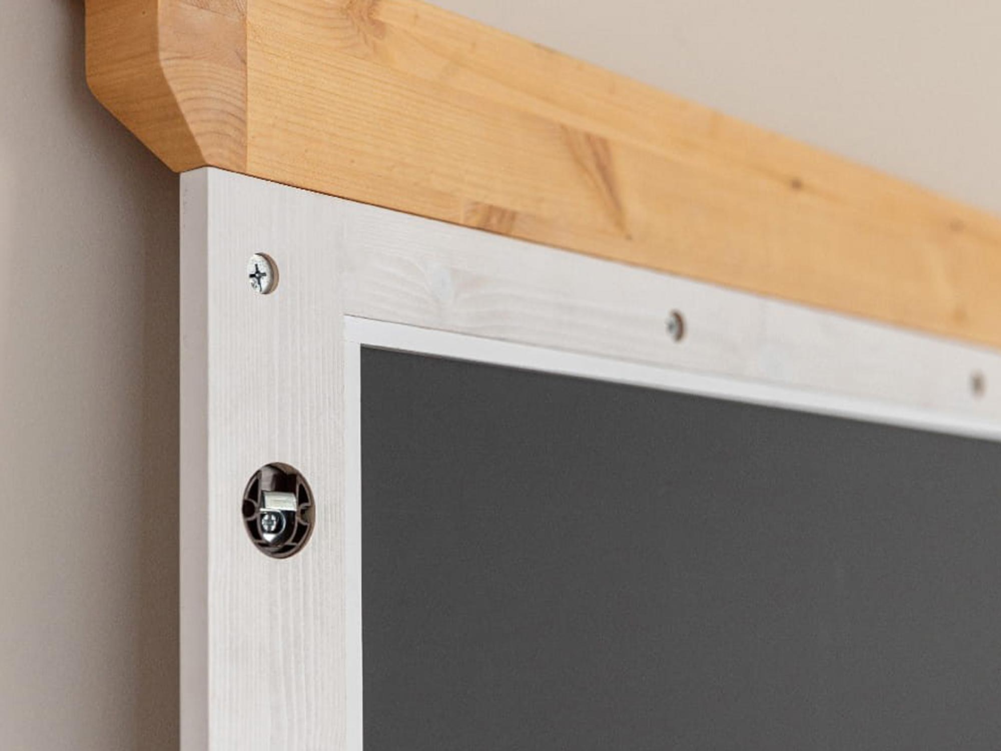 Zbliżenie na drewniany blat w lustrze do przedpokoju