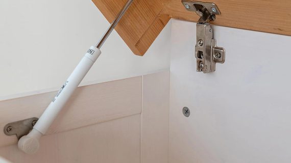 Miniaturka 5 - Zbliżenie na mechanizm otwierania w skrzyni