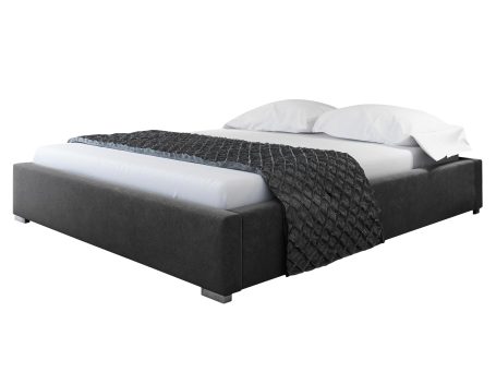 Tapicerowane łóżko z grafitowym wykończeniem i białą pościelą