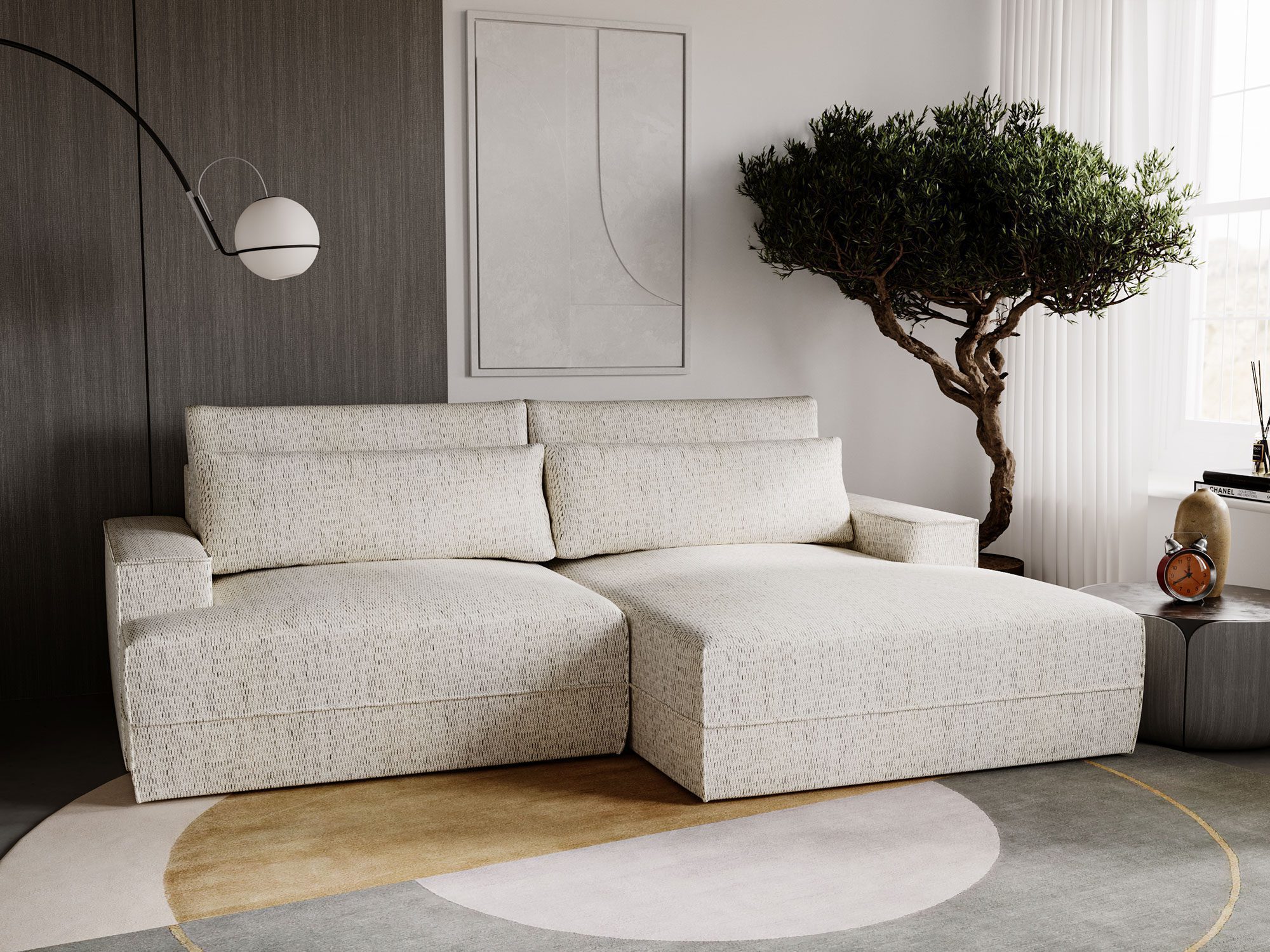 Beżowa sofa z miękkimi poduchami i prostą formą Beżowa sofa z miękkimi poduchami i prostą formą