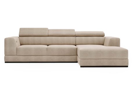 Narożnik piaskowy z szerokim siedziskiem i eleganckim wykończeniem