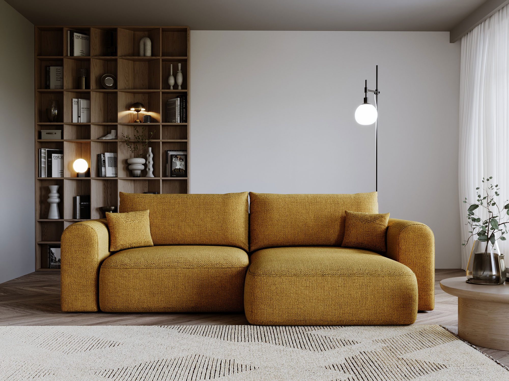 Musztardowa sofa w nowoczesnym salonie z regałem Musztardowa sofa w nowoczesnym salonie z regałem