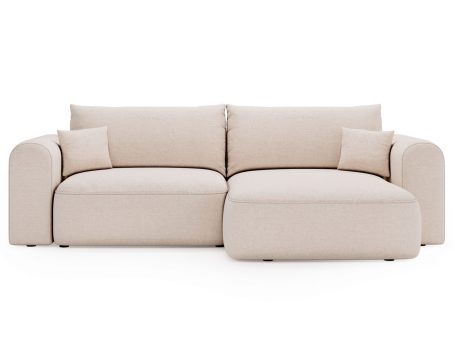 Dwuosobowa sofa beżowa z poduchami, nowoczesny styl