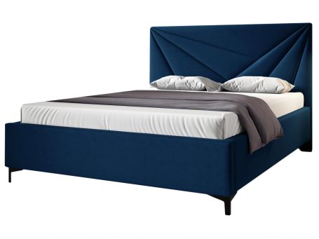Granatowe łóżko z wyrazistym zagłówkiem w stylu Chesterfield