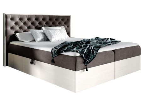 Nowoczesne łóżko z ozdobnym zagłówkiem i tkaniną w kolorze brązowym