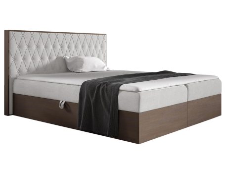 Jasno szare łóżko sypialniane z pikowanym zagłówkiem i stylową tapicerką