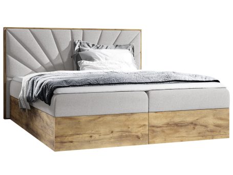 Łóżko z szarym tapicerowanym zagłówkiem i drewnianą podstawą