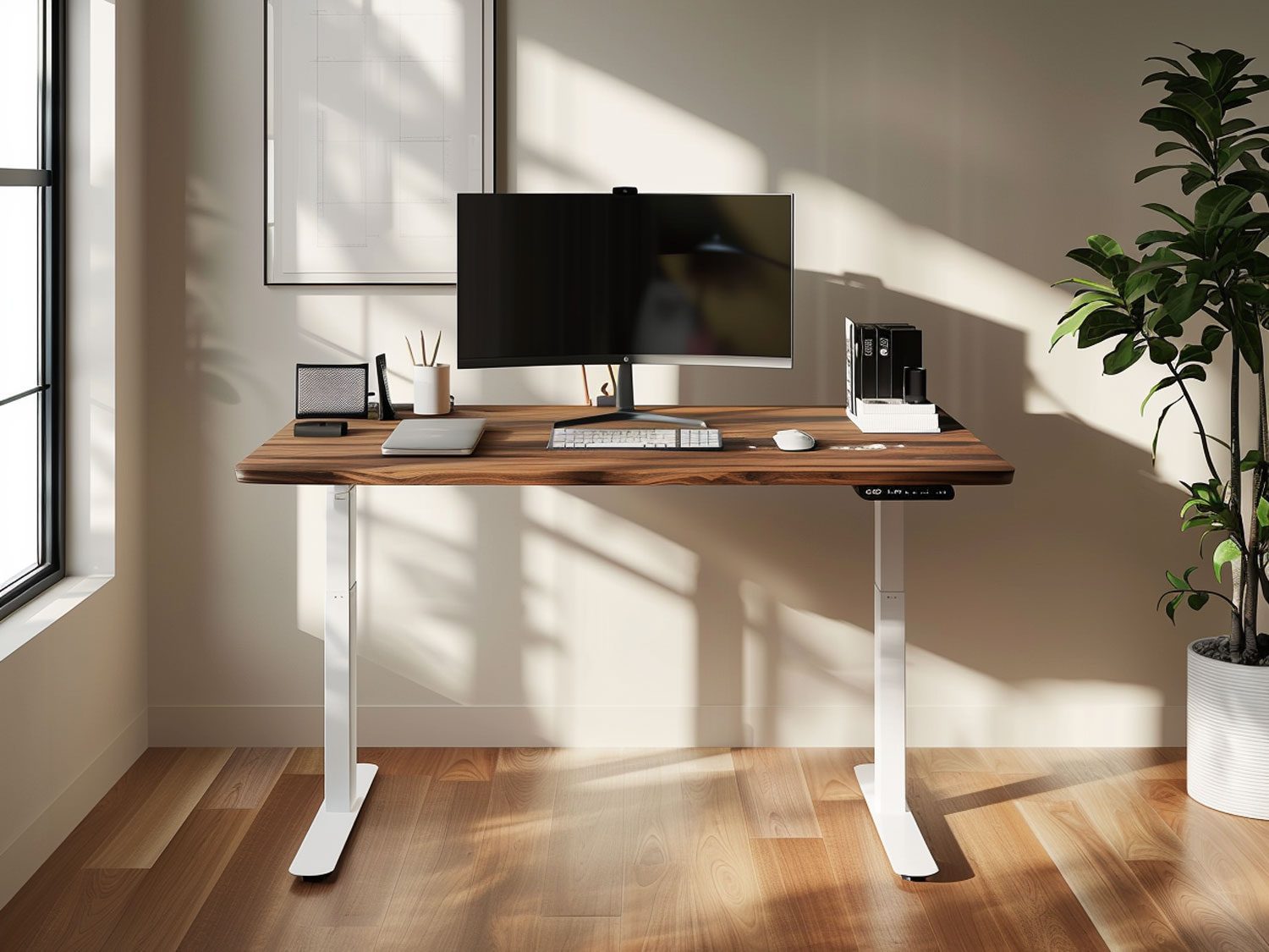 Nowoczesne biuro z drewnianym blatem i monitorem w świetle dziennym, ergonomiczne biuro nowoczesne. Nowoczesne biuro z drewnianym blatem i monitorem w świetle dziennym, ergonomiczne biuro nowoczesne.