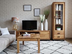 Miniaturka 2 - Stolik kawowy z litego drewna dębowego w jasnym salonie w stylu boho