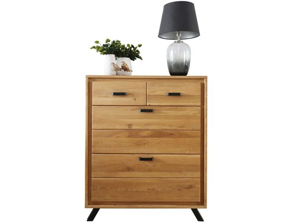 Hohe Kommode aus Eichenholz mit schwarzen Griffen für modernes Interieur