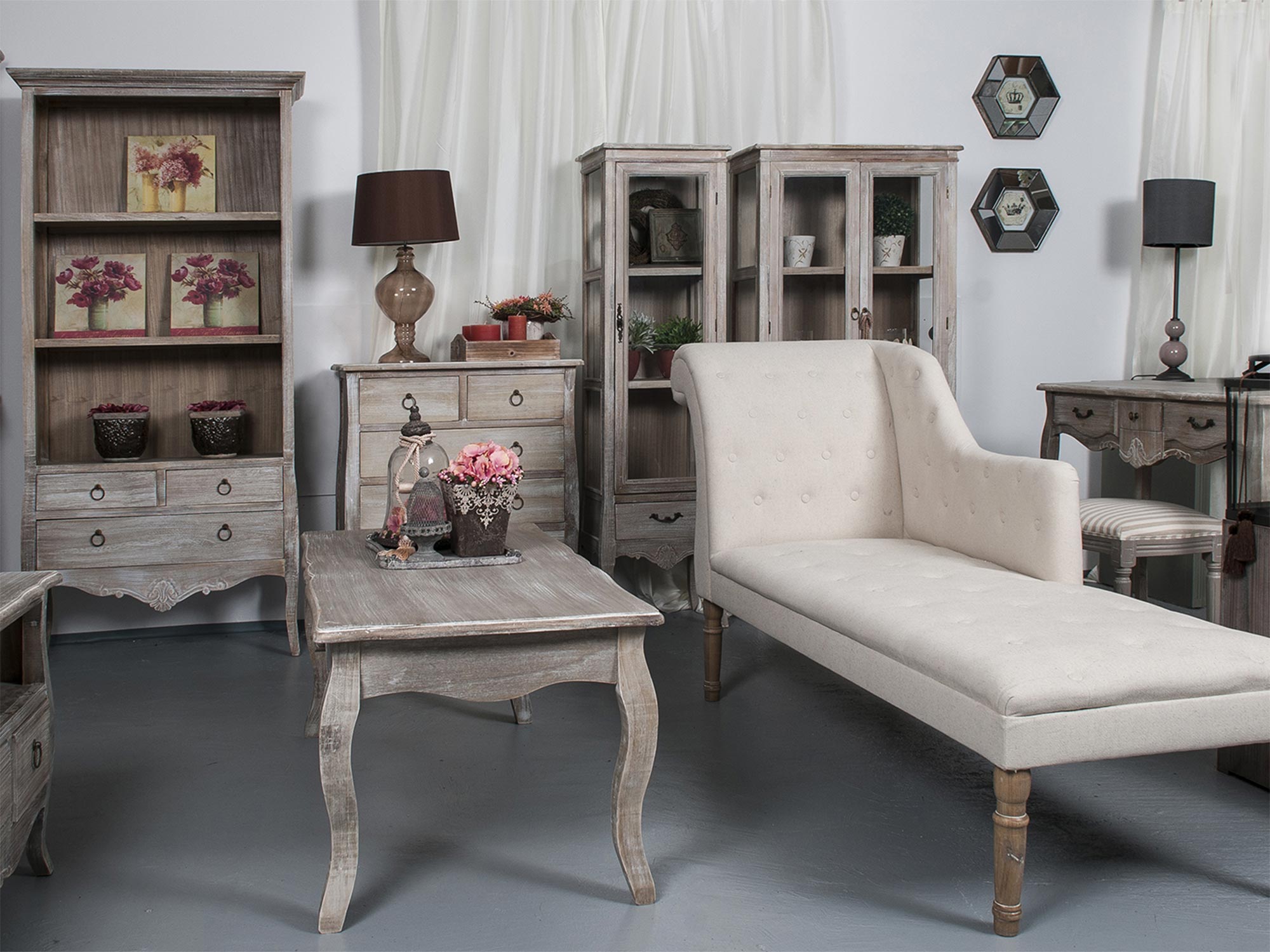 Kolekcja mebli do salonu w stylu prowansalskim