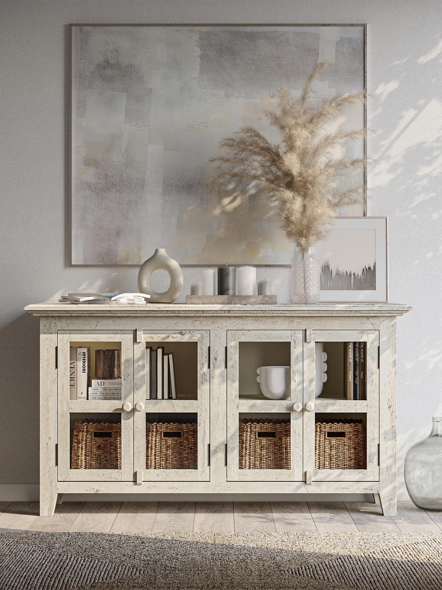 Jasne drewniane krzesło z tapicerowanym siedziskiem w stylu rustykalnym