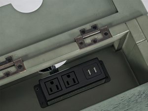 Miniatura 8 - Detail na gniazdo elektryczne a port USB v dřevěným biurku