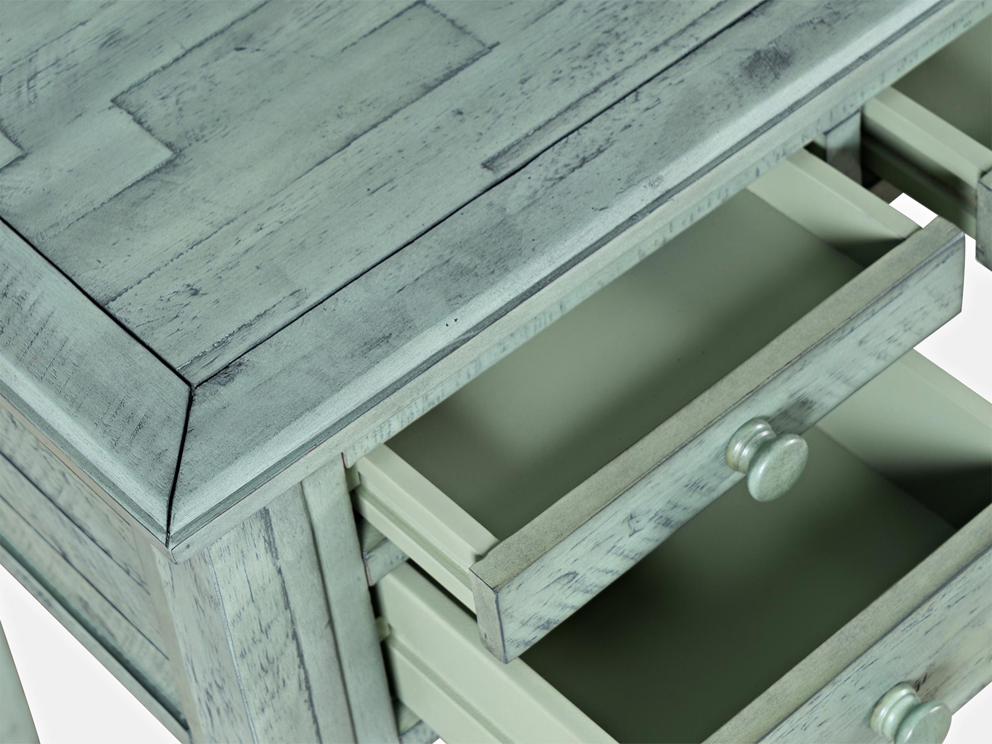 Detal blatu biurka w stylu rustykalnym z widocznym usłojeniem drewna