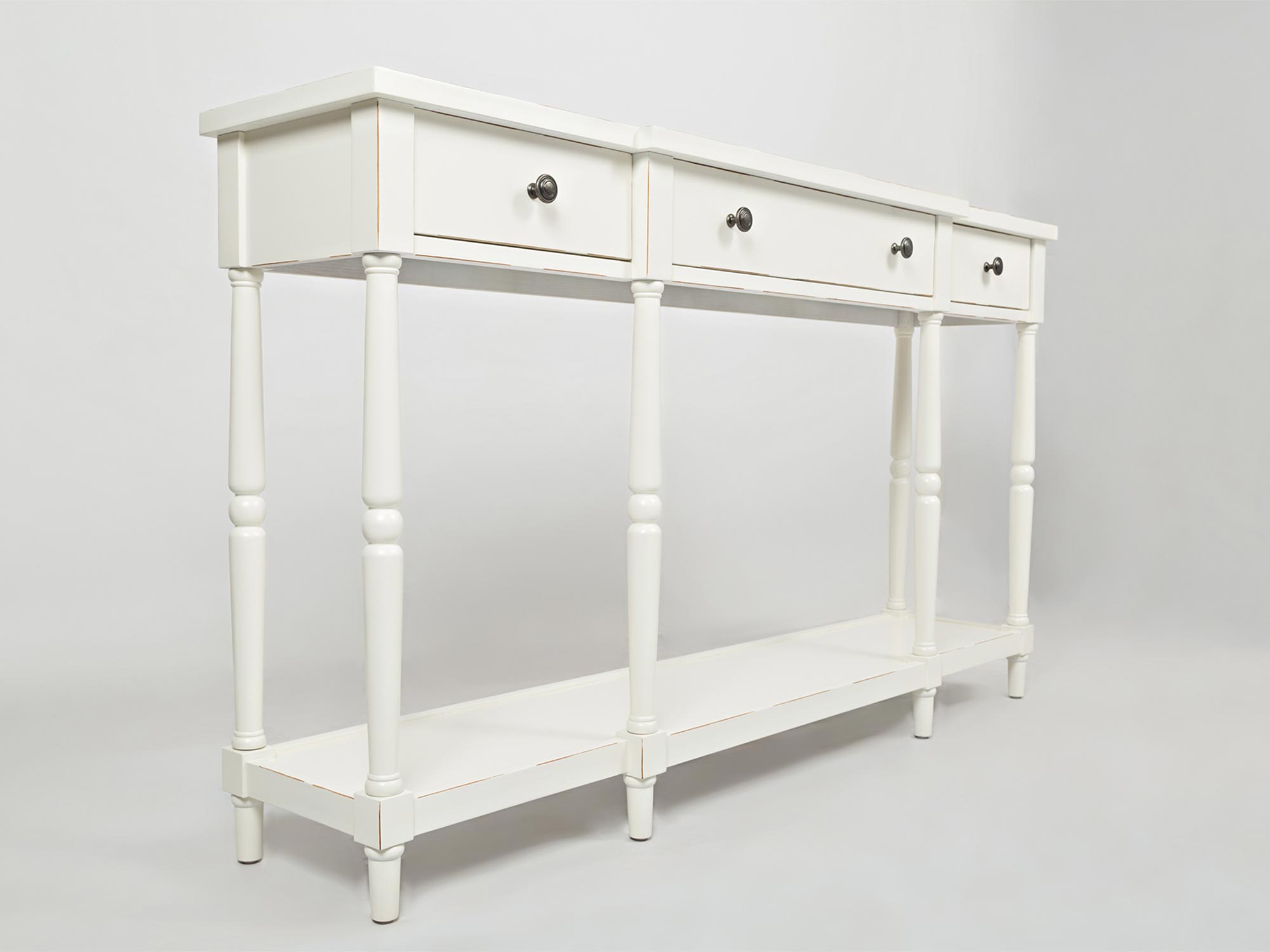 Kredens z plecionymi frontami i półkami w stylu boho