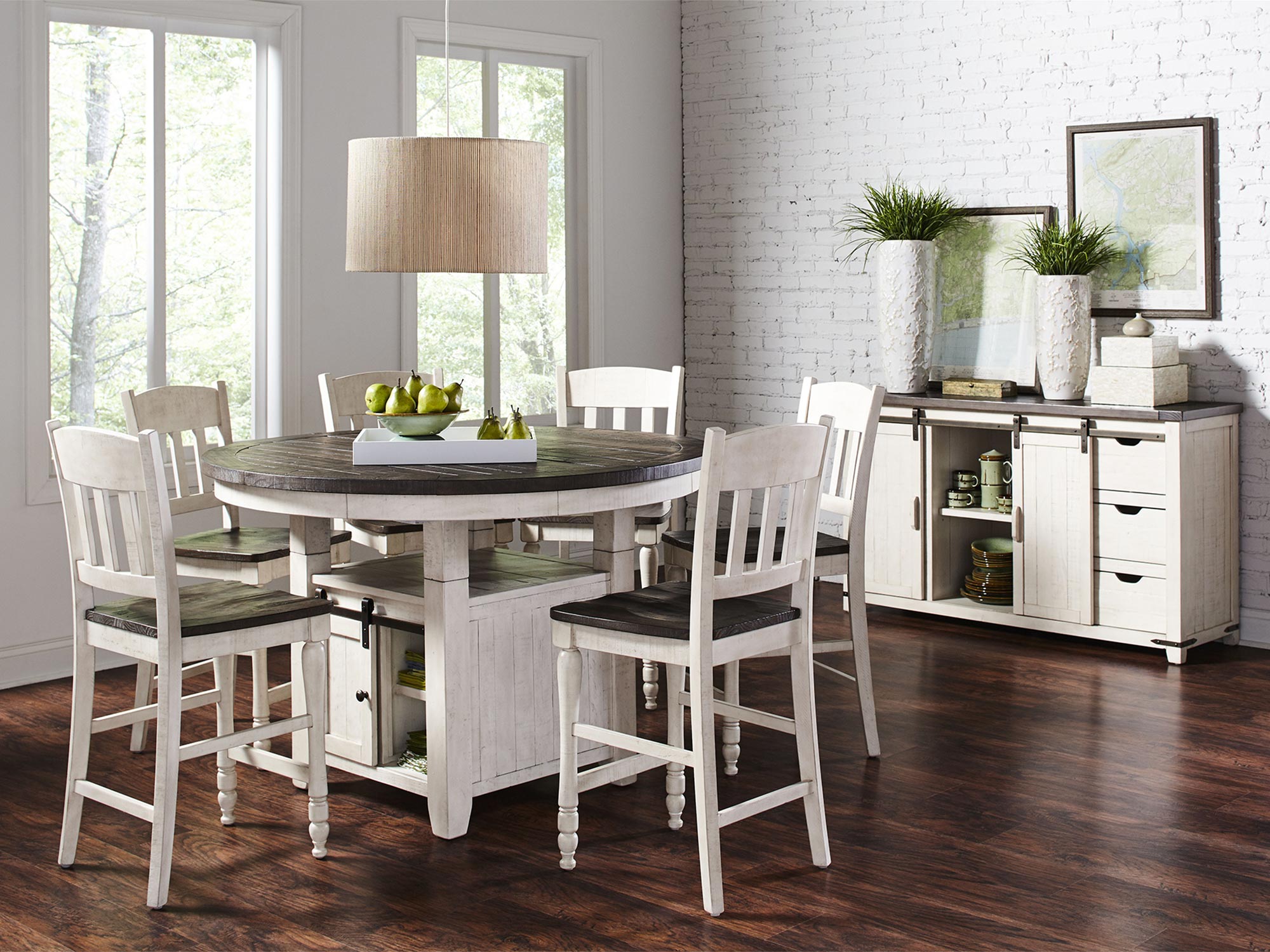 Kredens z przesuwanymi drzwiami i szufladami, inspirowany stylem industrialnym