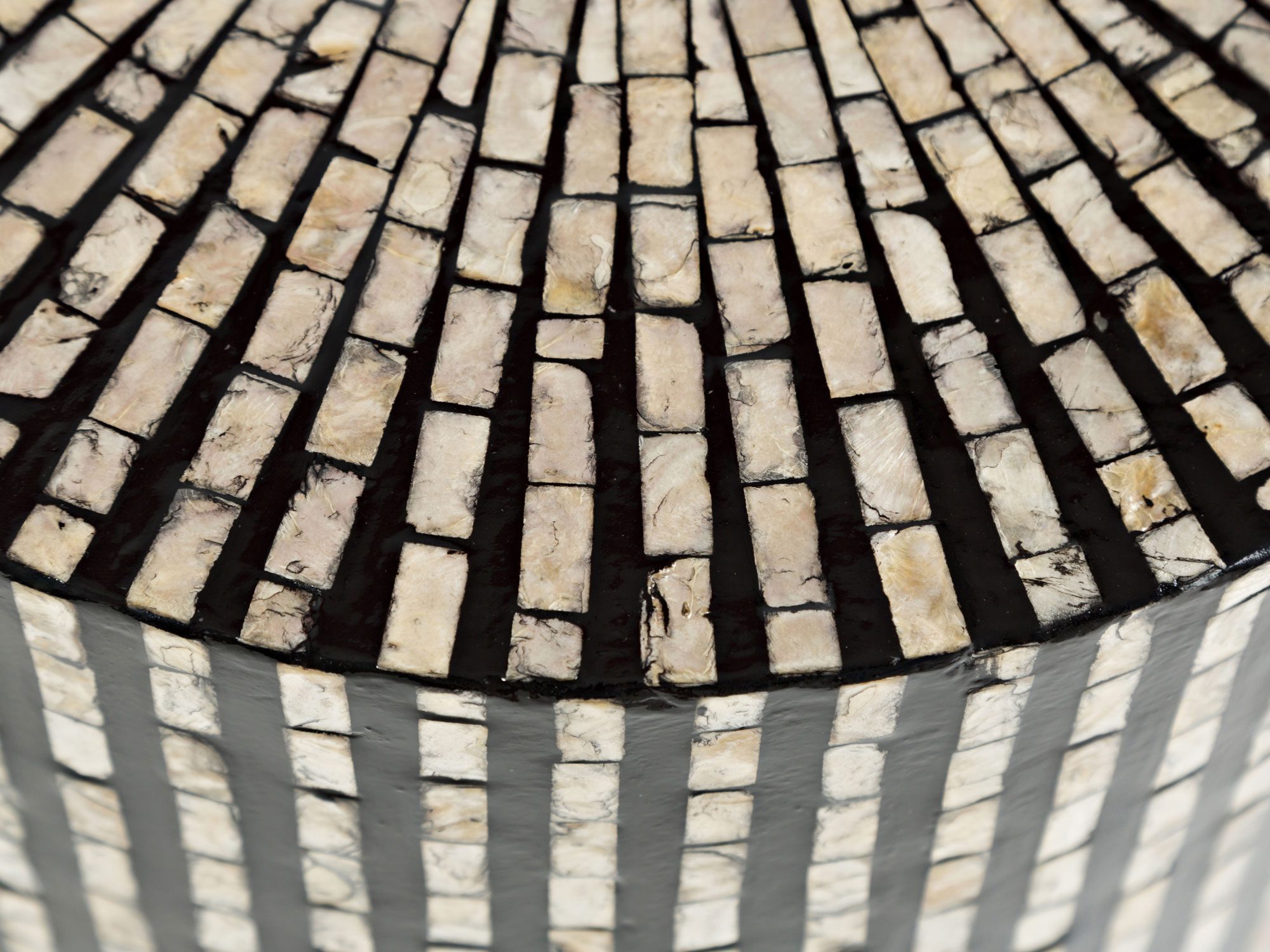 Stolik z naturalnej muszli morskiej