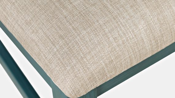 Miniaturka 3 - Tapicerowane krzesło z wysokim oparciem i miękkim siedziskiem w stylu klasycznym