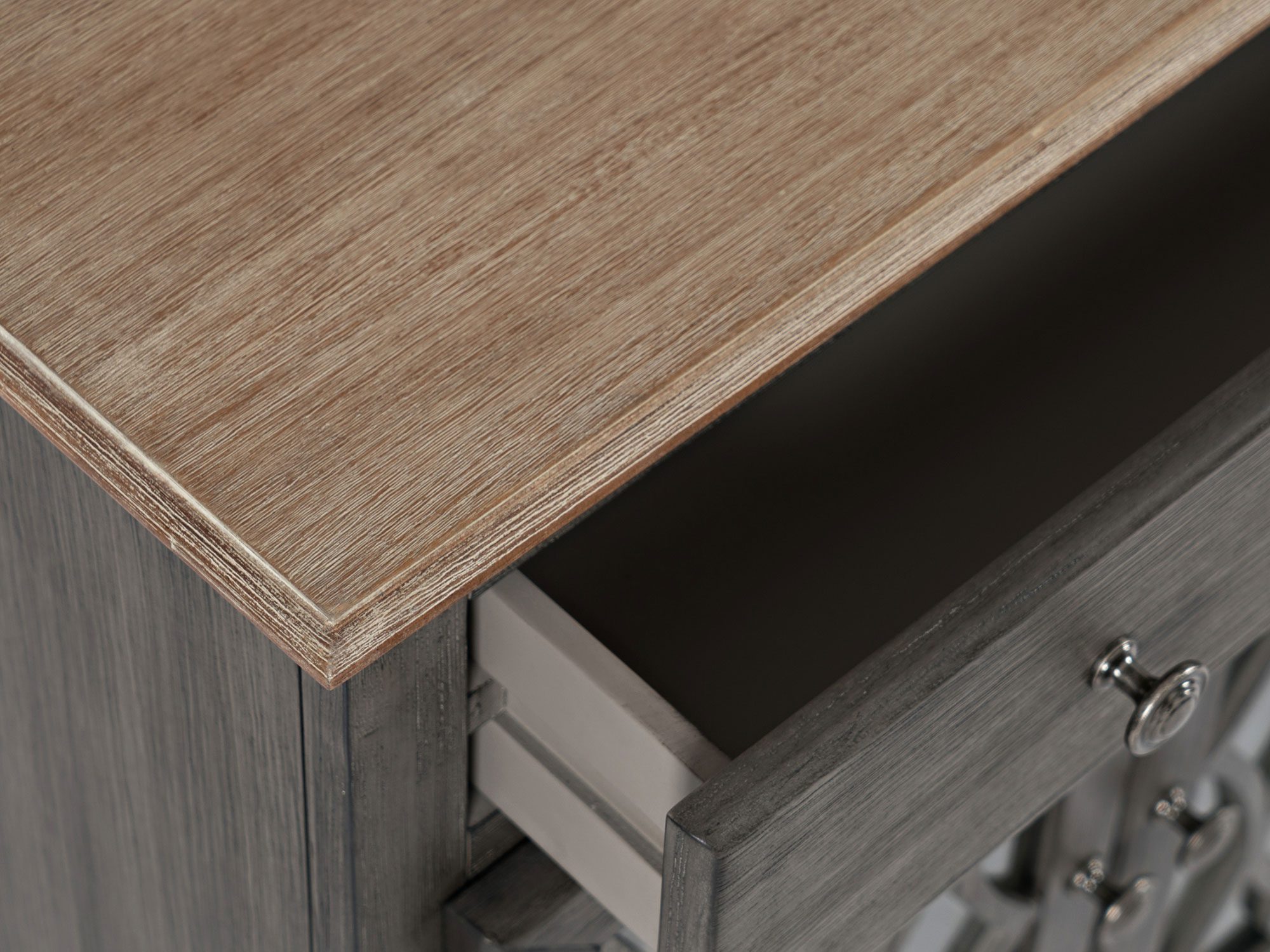 Detale rustykalnej komody