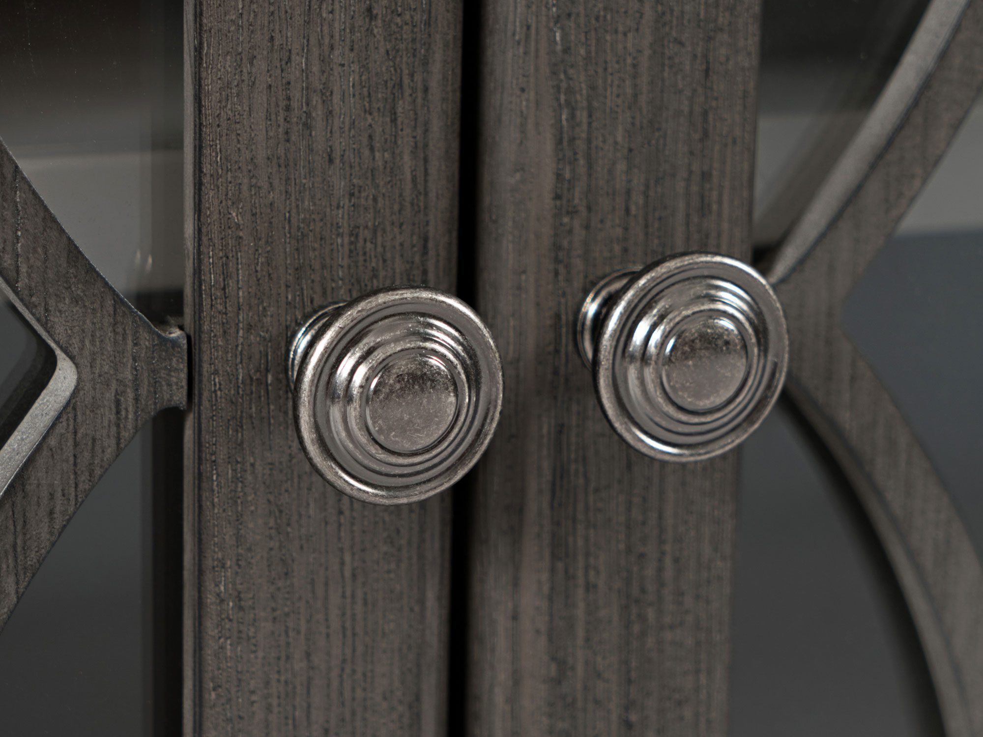 Detal uchwytu metalowego w stylu retro do stylowych mebli