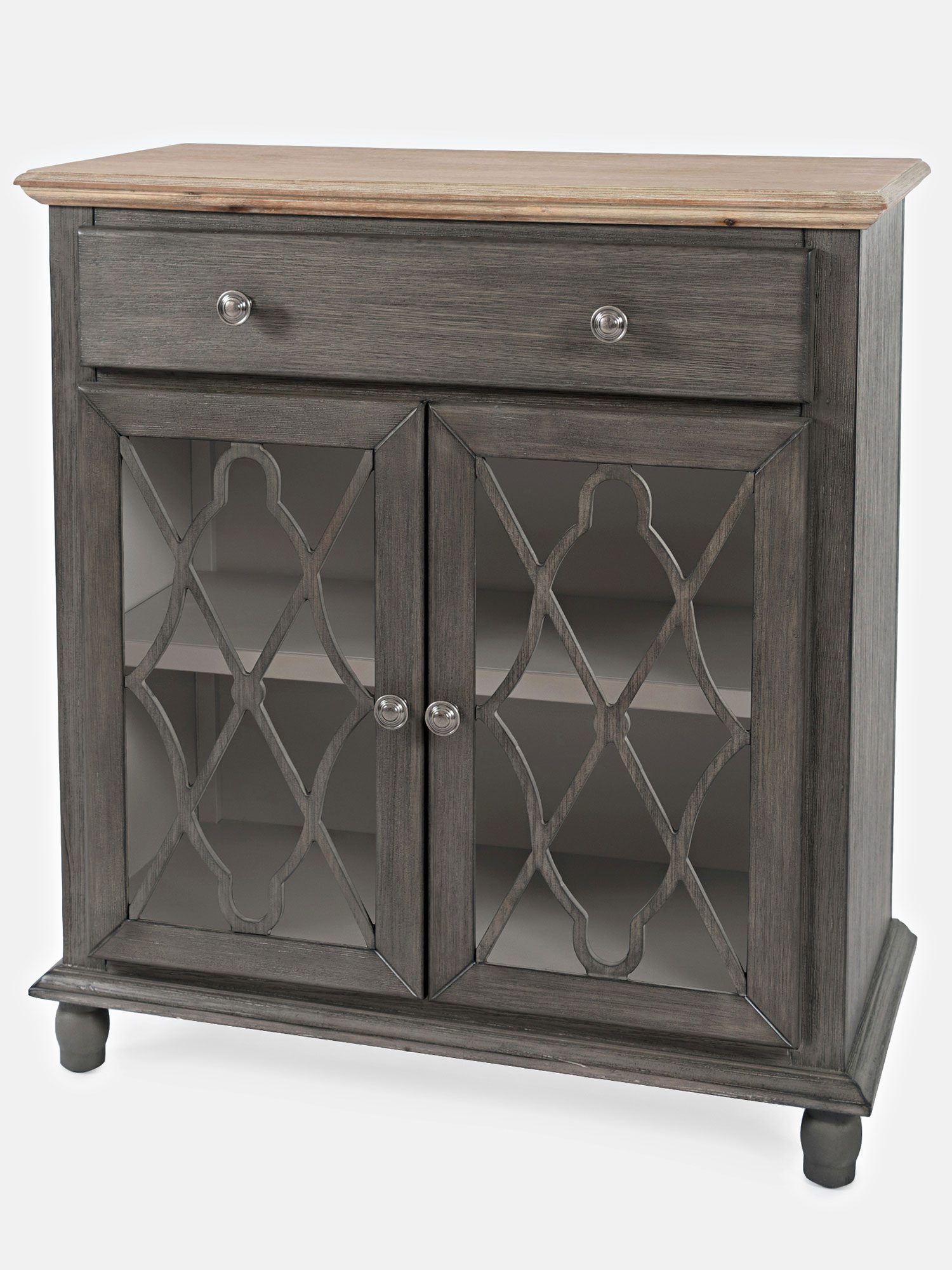 Szara komoda w stylu retro ze srebrnymi uchwytami