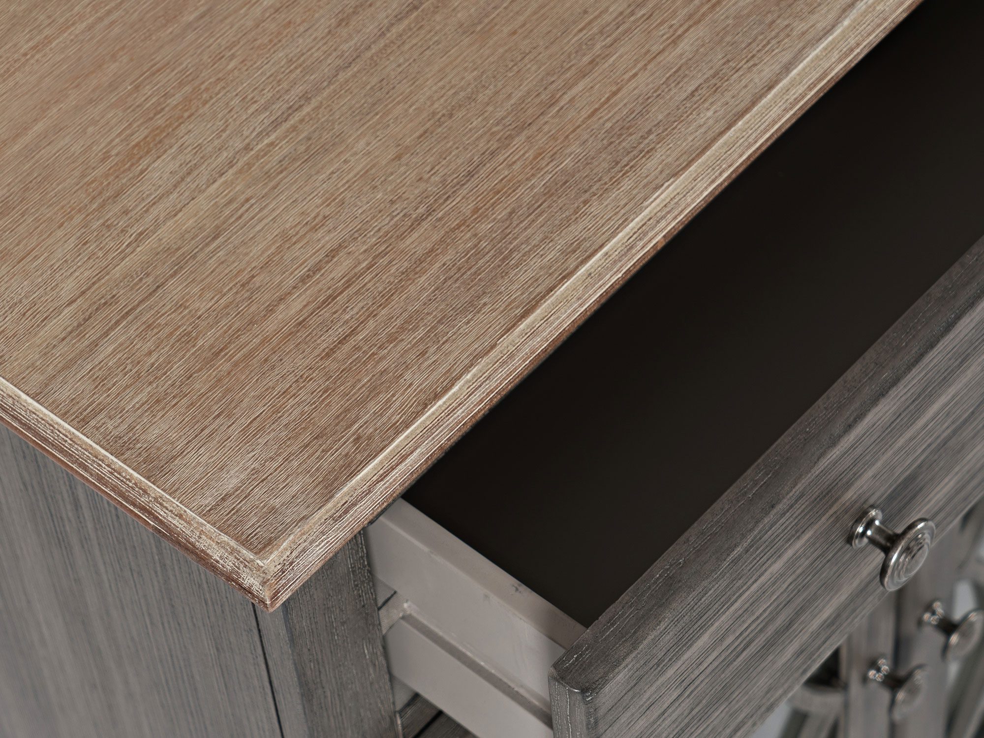 Komoda z szufladami i przeszklonymi drzwiami w stylu vintage