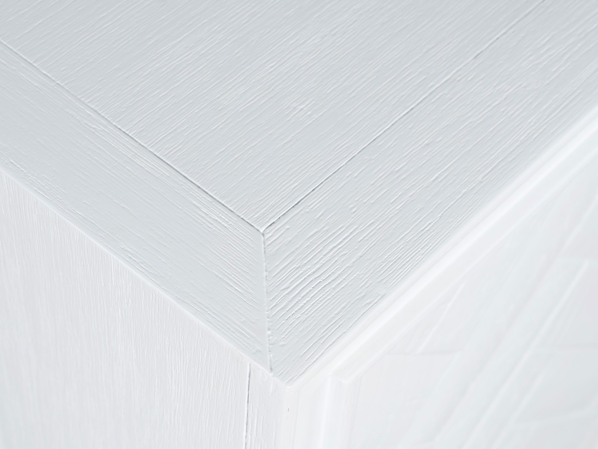 Biała konsola z szufladami do eleganckiego przedpokoju