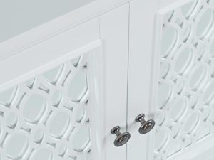 Miniatura 3 - Detail dekoracyjnego frontu bílé komody ve stylu glamour
