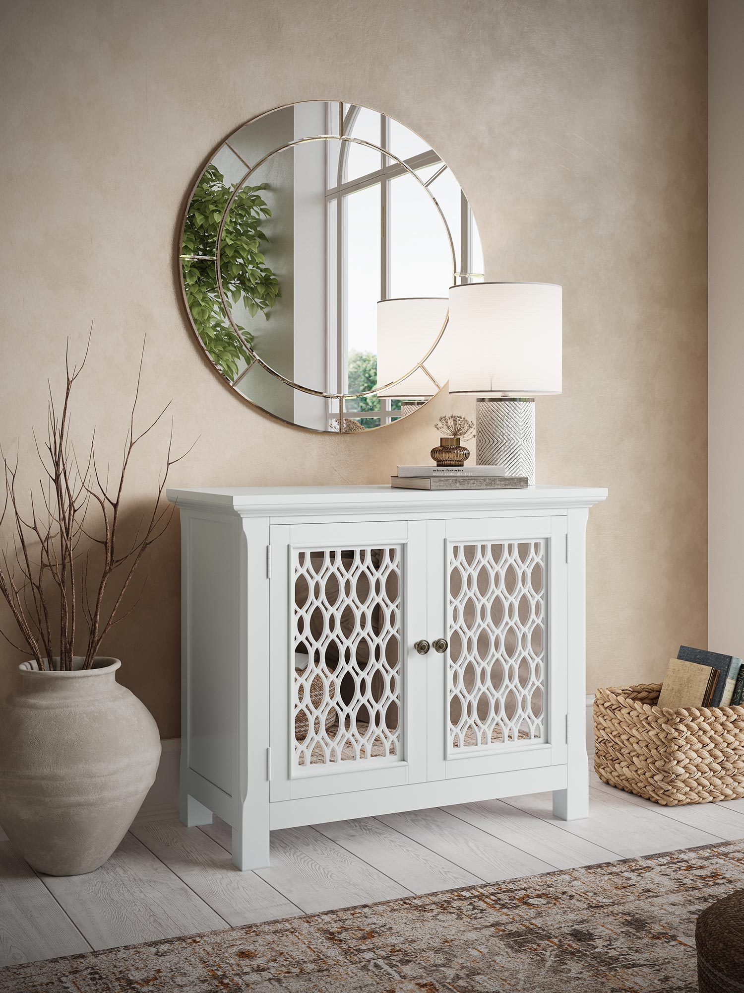 Biała komoda z ażurowymi frontami do klasycznego wnętrza