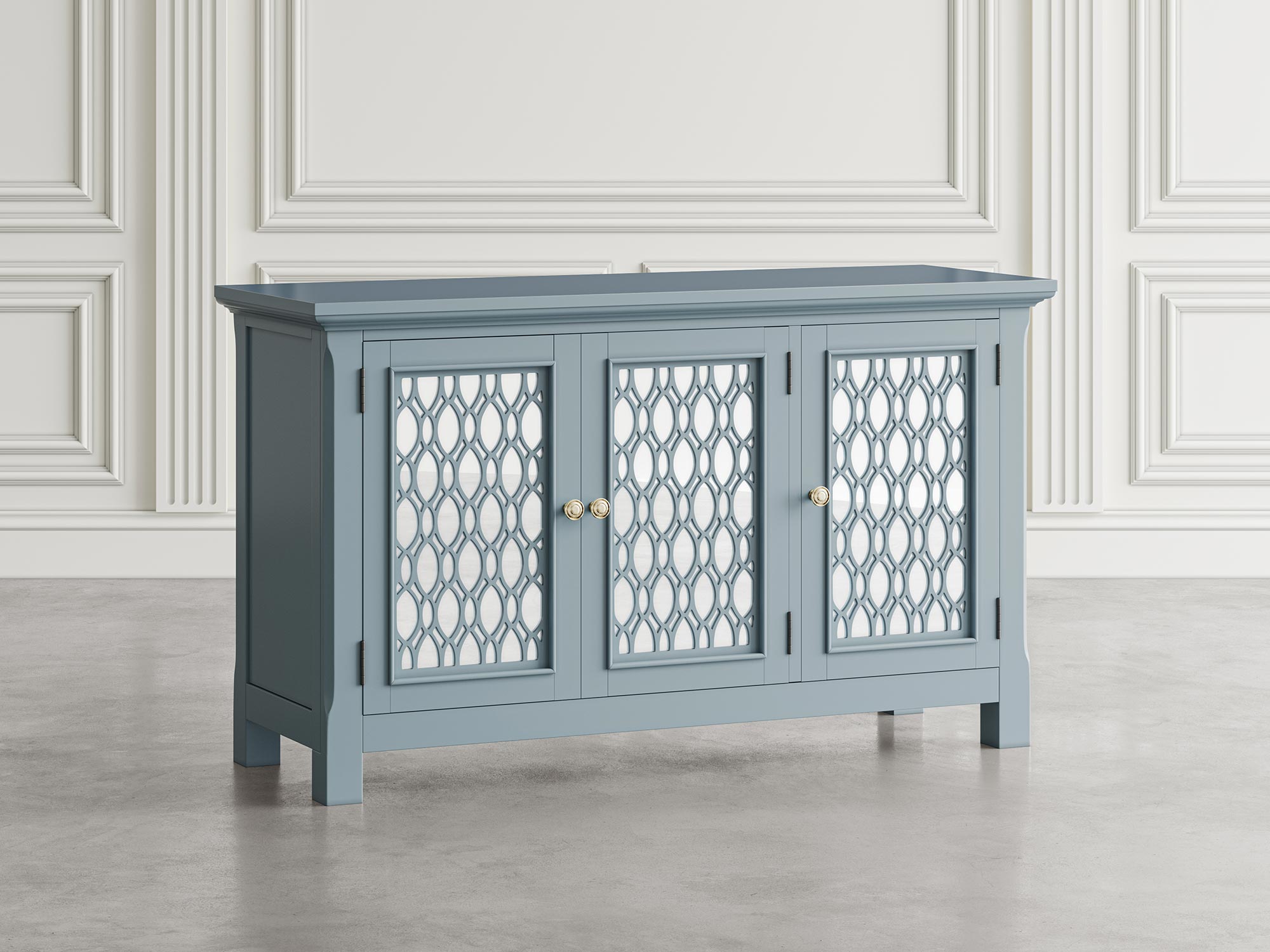 Klasyczna komoda z ozdobnymi frontami w stylu prowansalskim