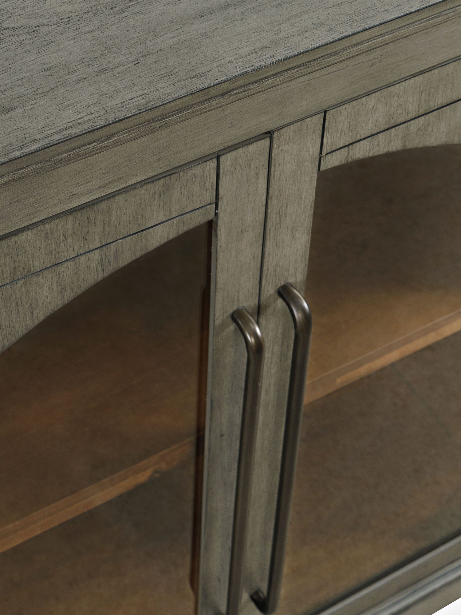 Detale oliwkowej komody