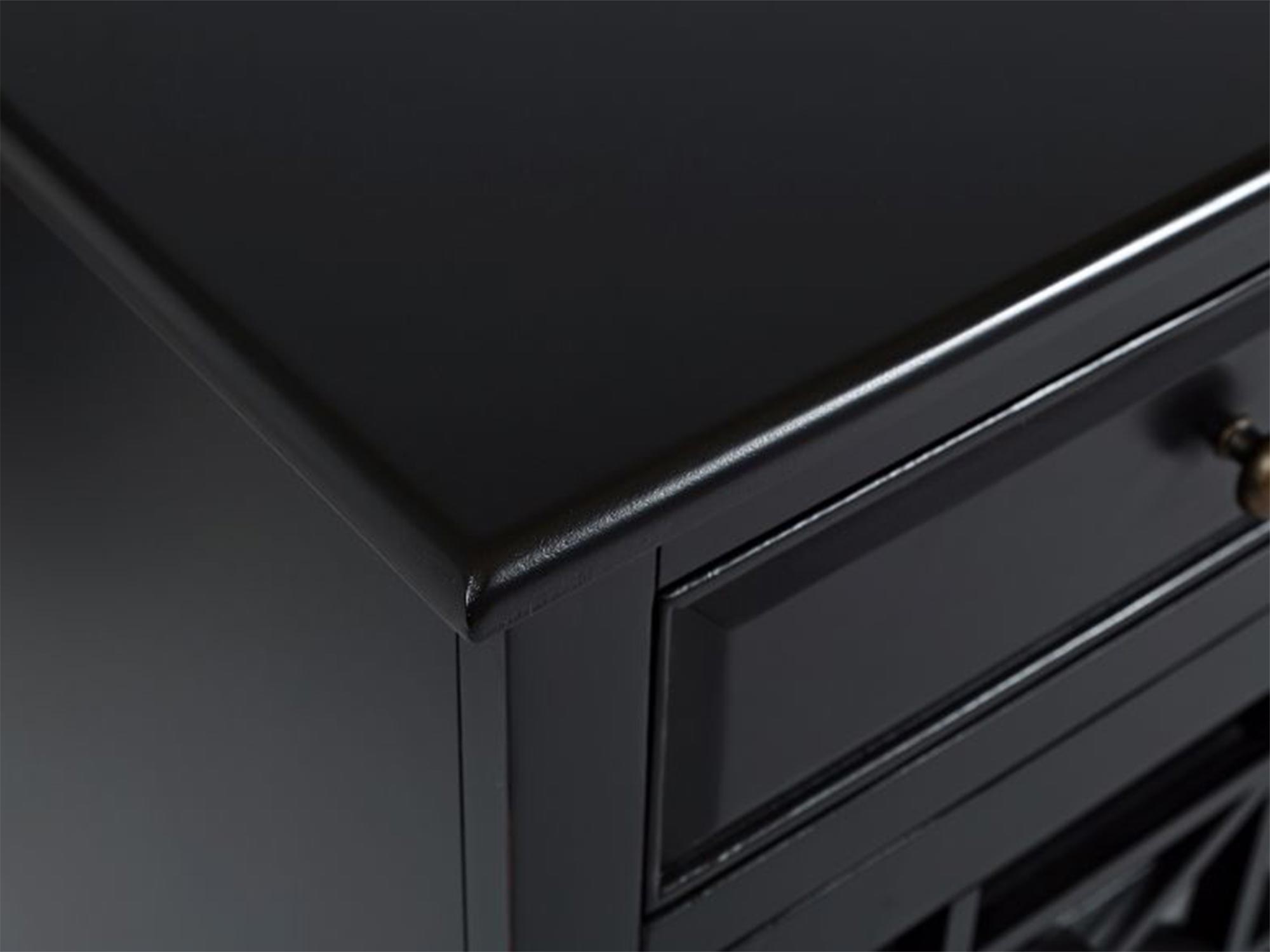 Detal lakierowanego blatu w czarnym wykończeniu